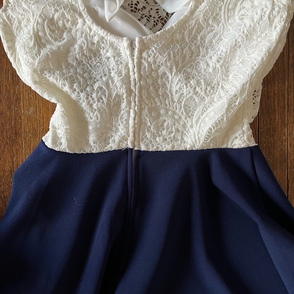 GORGEOUS JUNIOR DRESS - Picture 5 of 5